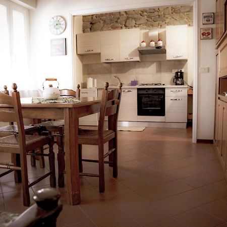 Casa Vacanza Ilia เปสเชีย ภายนอก รูปภาพ