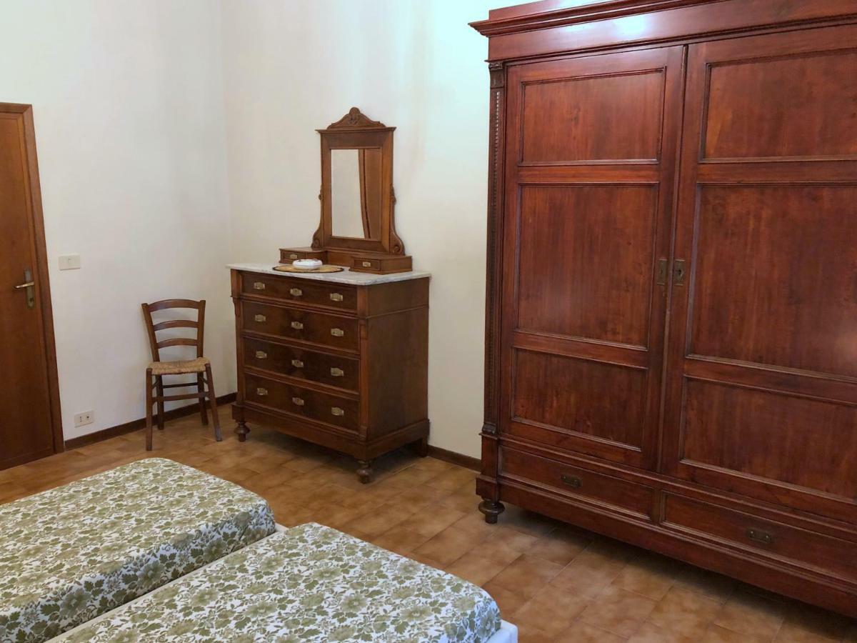 Casa Vacanza Ilia เปสเชีย ภายนอก รูปภาพ