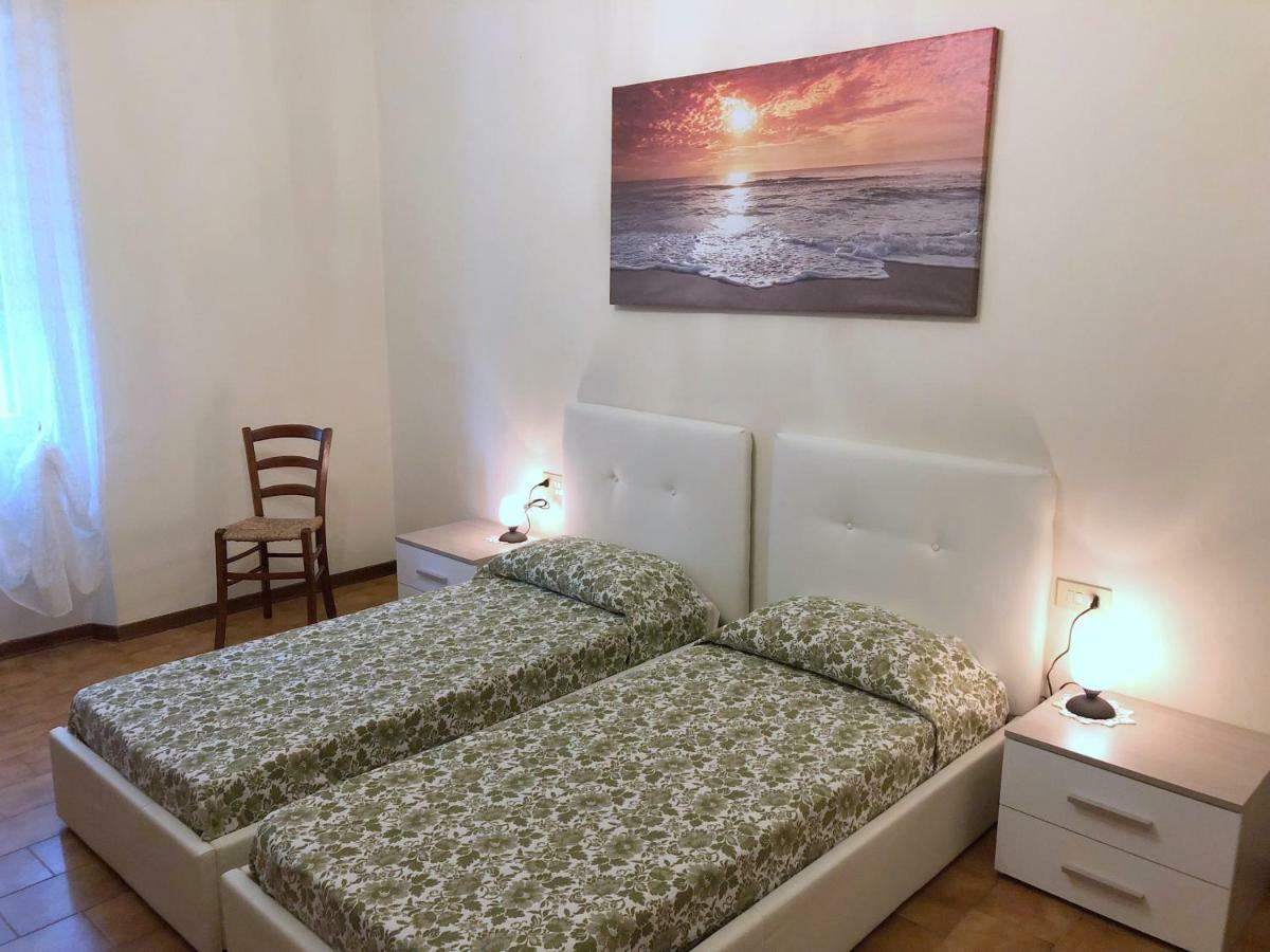 Casa Vacanza Ilia เปสเชีย ภายนอก รูปภาพ