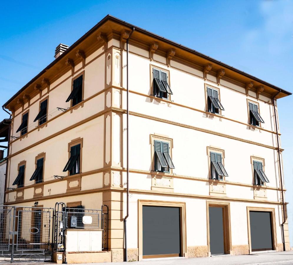Casa Vacanza Ilia เปสเชีย ภายนอก รูปภาพ